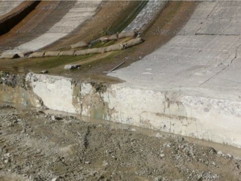 Wall sawing concrete dam